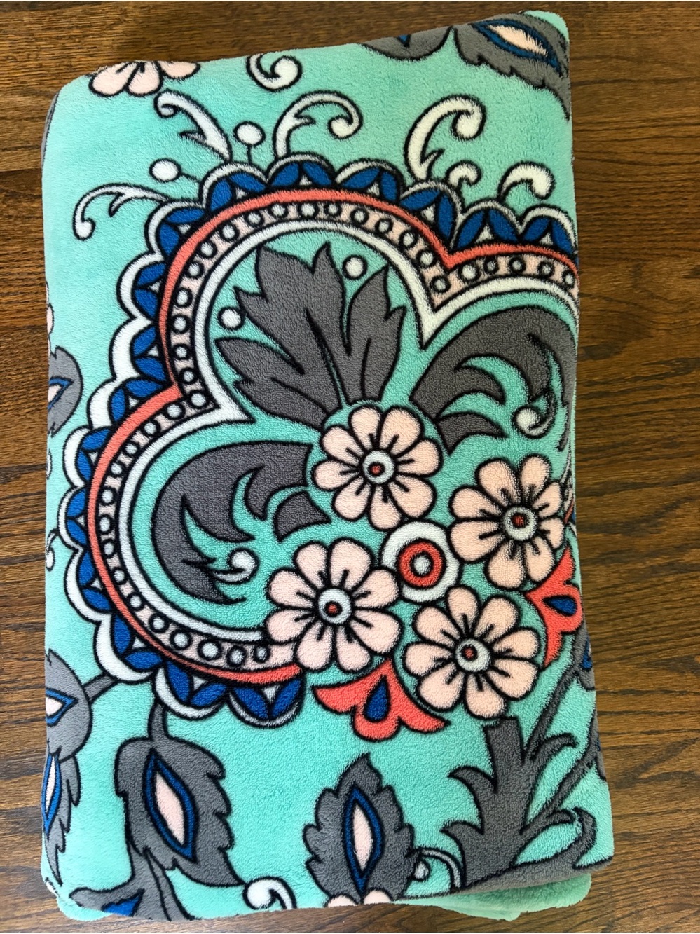 Vera Bradley Fleece Blanket in RETIRED Fan Flowers